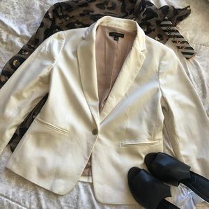 (8) ANN TAYLOR Cream Blazer